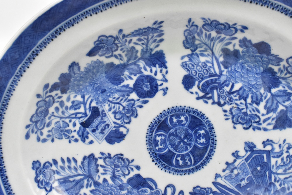 A Chinese Qianlong Period blue and white oval platter decorated in the 'Fitzhugh' pattern, length - Image 3 of 7