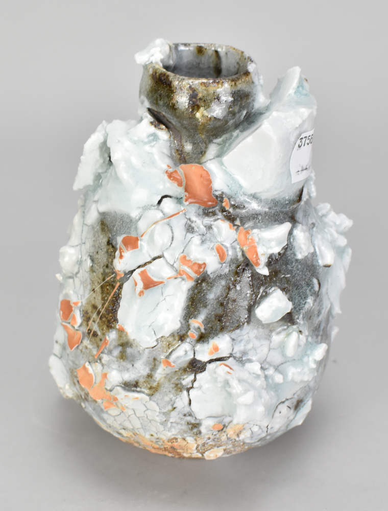 AKIKO HIRAI (born 1970); a stoneware sake bottle with highly textured surface covered in porcelain - Bild 2 aus 3