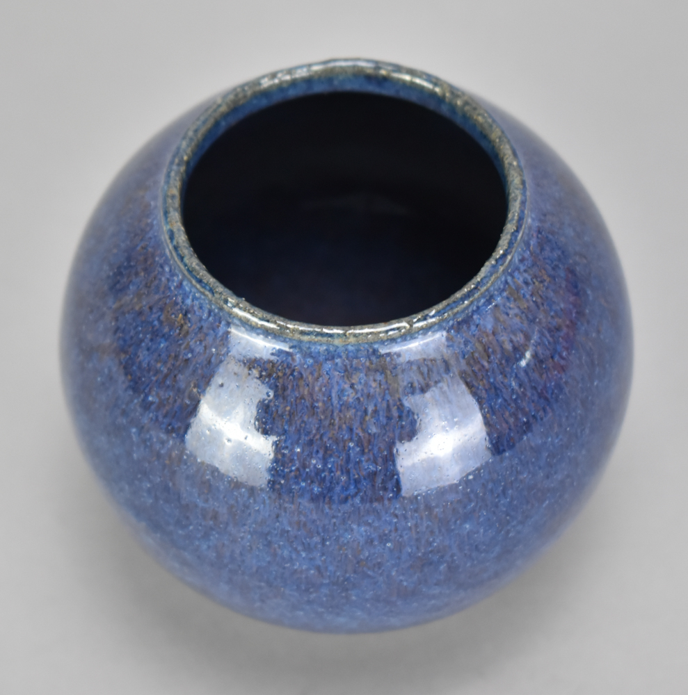 ADAM BUICK (born 1978); a miniature stoneware moon jar covered in mottled blue glaze, impressed AB - Bild 2 aus 3