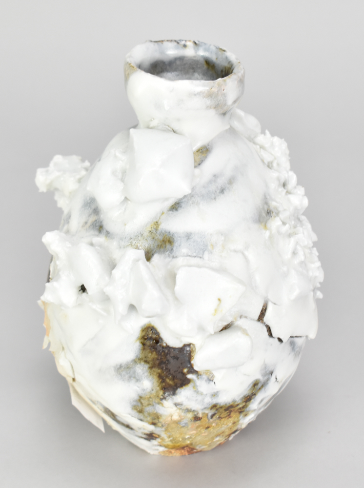 AKIKO HIRAI (born 1970); a stoneware sake bottle with highly textured surface covered in porcelain - Bild 3 aus 4