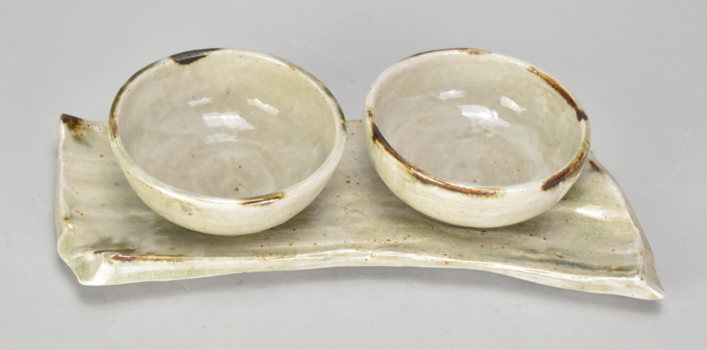 ALAN BIRCHALL (born 1945); a stoneware olive dish set comprising a pair of bowls and a tray - Image 2 of 4