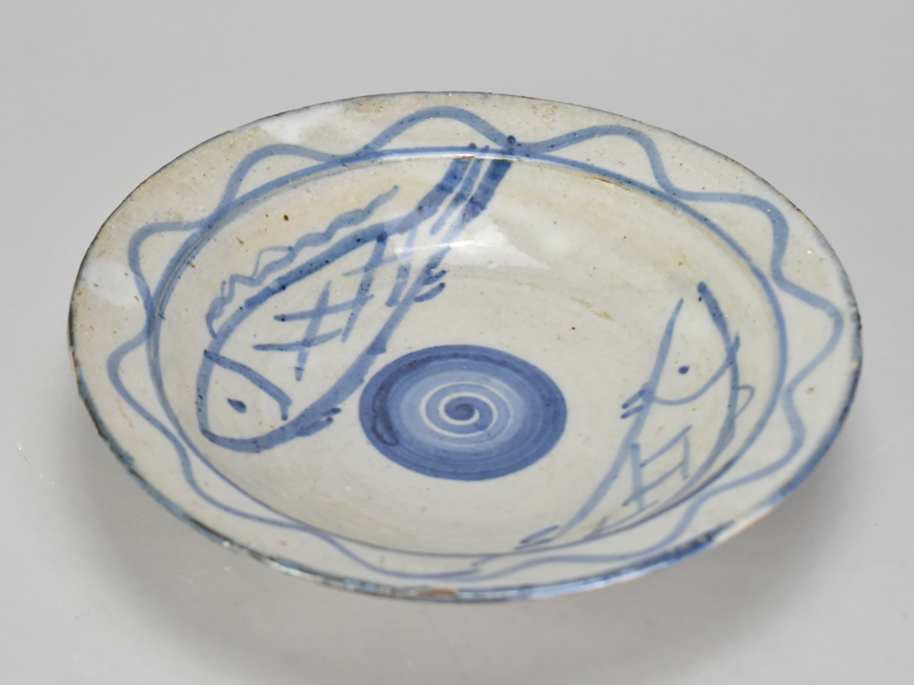 ABU KARO for Abuja Pottery; a stoneware dish with cobalt fish decoration on pale grey ground, - Image 2 of 4