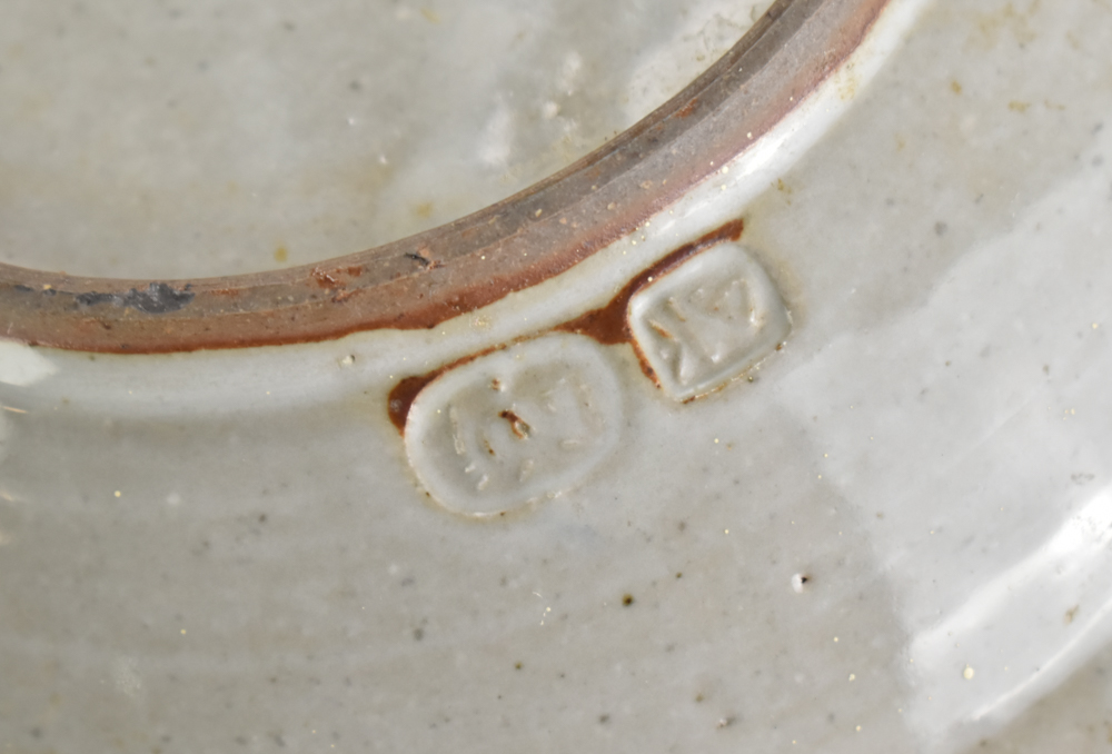 ABU KARO for Abuja Pottery; a stoneware dish with cobalt fish decoration on pale grey ground, - Image 4 of 4