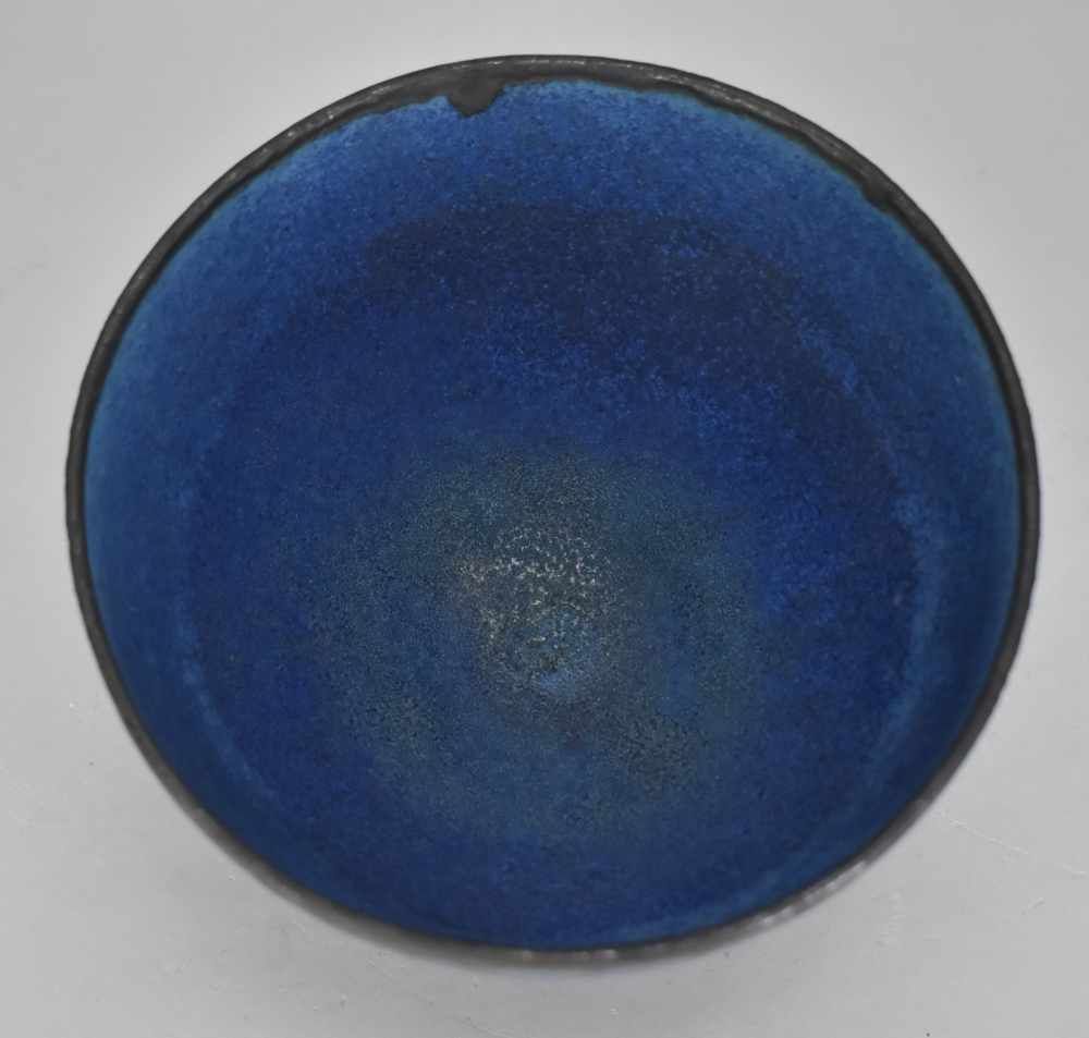 ABDO NAGI (1941-2001); a stoneware pedestal bowl covered in mottled blue/turquoise glaze with bronze - Image 2 of 3