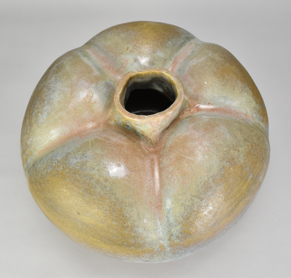 ABDO NAGI (1941-2001); a large stoneware pumpkin form partially covered in olive green glaze with - Bild 3 aus 4