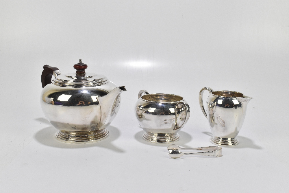 H PIDDUCK & SONS; a George V hallmarked silver three piece tea service of bulbous form, Birmingham - Image 2 of 3