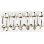 WILLIAM CHAWNER; a set of twelve William IV hallmarked silver dessert spoons, London 1832, each with