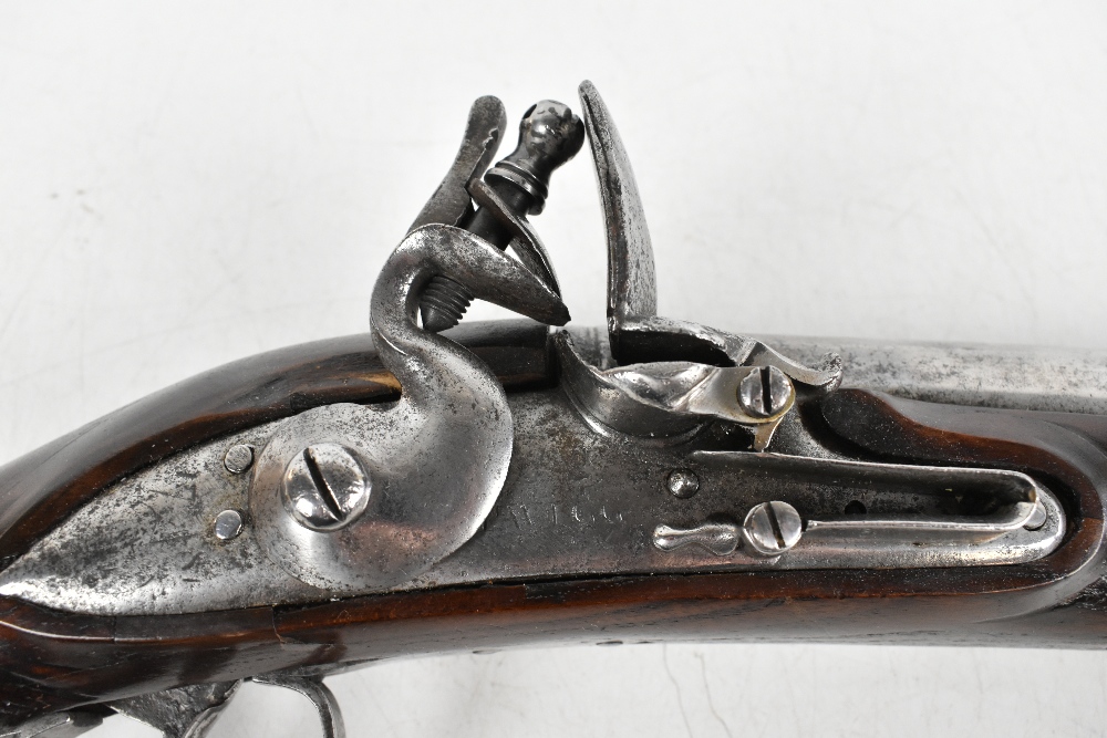 A late 18th century flintlock blunderbuss, the plate inscribed 'Twigg', with adzed detail to the - Image 3 of 4