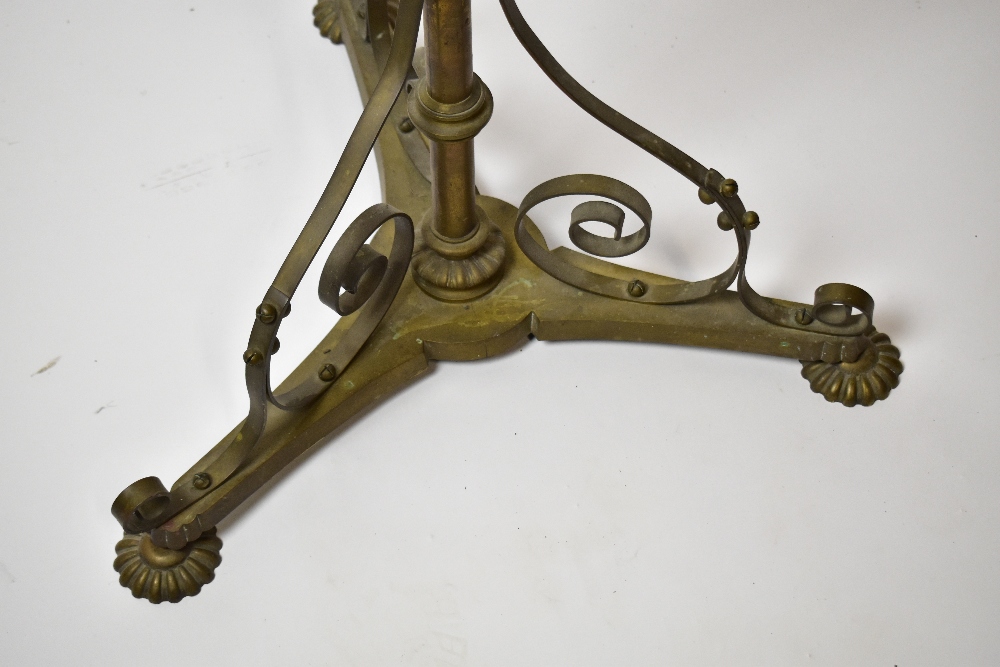 A late 19th century brass adjustable telescopic standard oil lamp. - Image 3 of 3