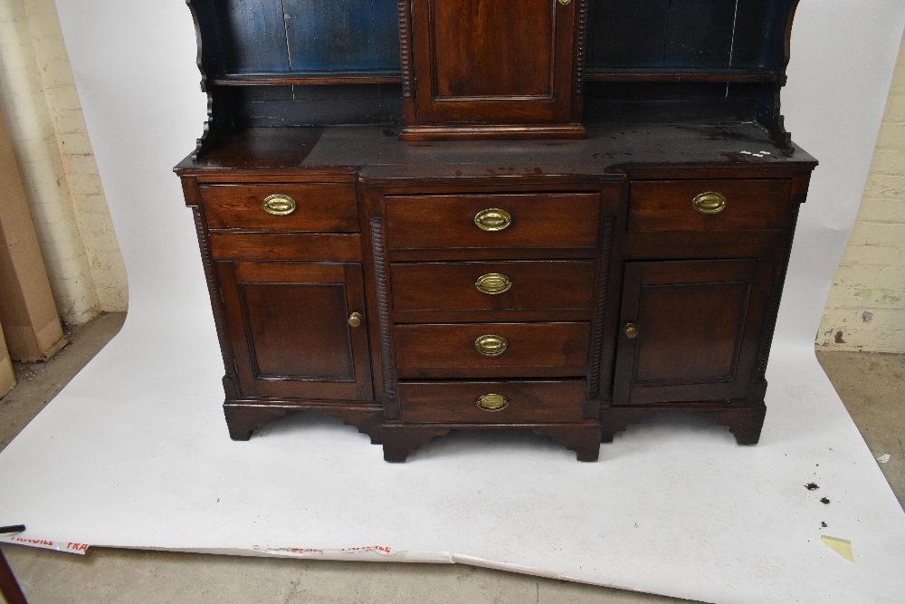 A late 18th/early 19th century oak breakfront dresser, the boarded back with three fixed shelves and - Image 2 of 4