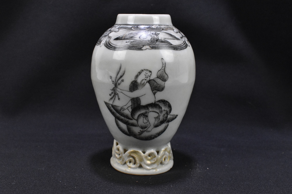 An 18th century Chinese porcelain tea caddy painted with Jupiter and floral decoration, with moulded - Image 6 of 6