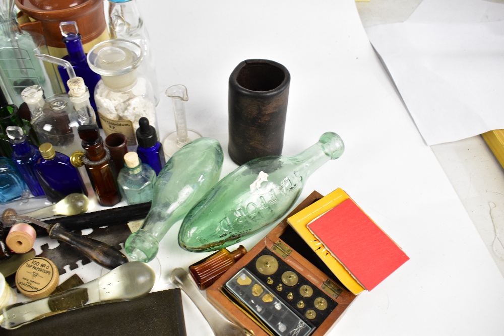A collection of 19th century and later chemistry and scientific items including a boxed set of - Image 2 of 4