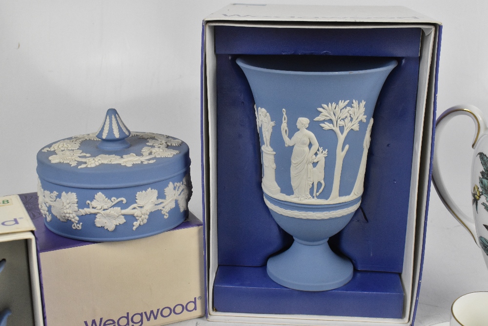 WEDGWOOD; an 'Anemone' pattern fifteen piece coffee service, with a selection of Wedgwood blue - Image 4 of 4