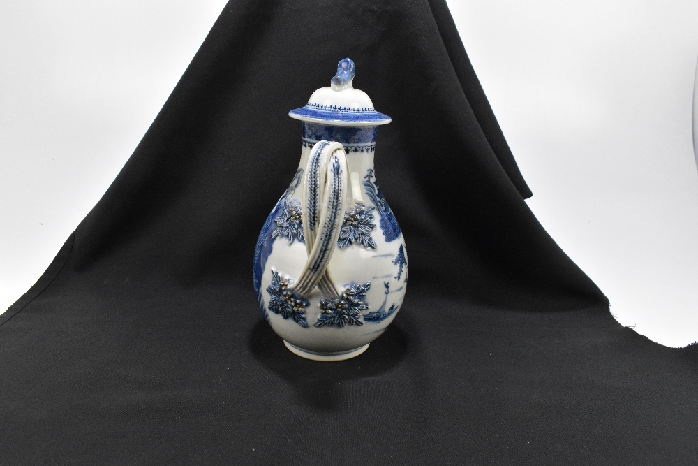 A 18th century Chinese Export blue and white porcelain coffee pot and cover of baluster form - Image 4 of 6