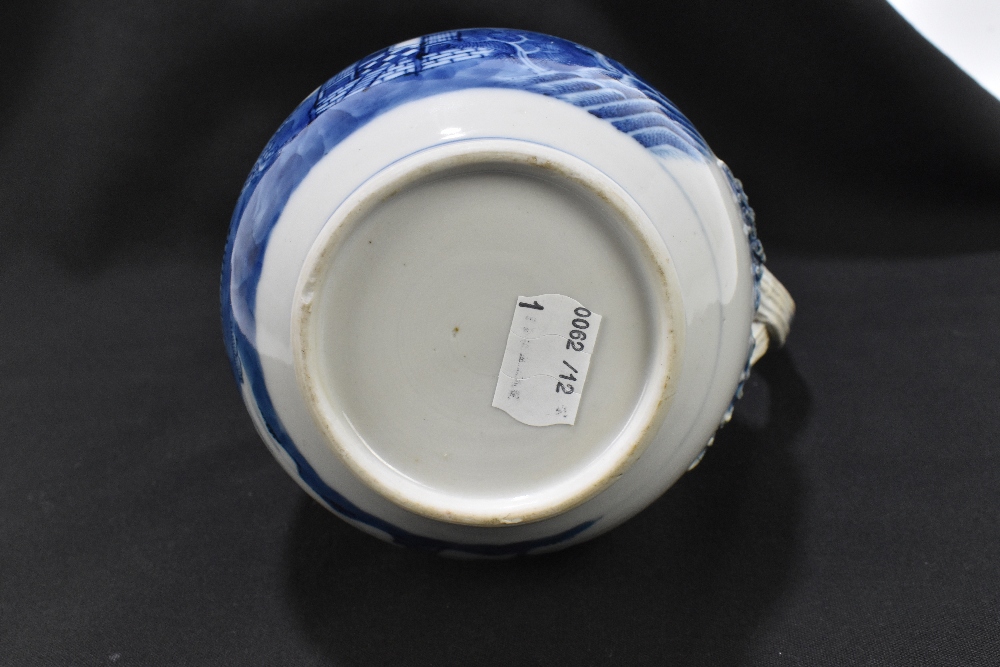 A 18th century Chinese Export blue and white porcelain coffee pot and cover of baluster form - Image 6 of 6