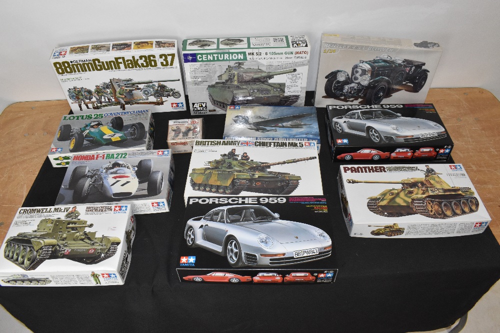 TAMIYA; a large collection of boxed model kits including Lotus 25, Mitsubishi A6M20 Fighter, Porsche - Image 2 of 5