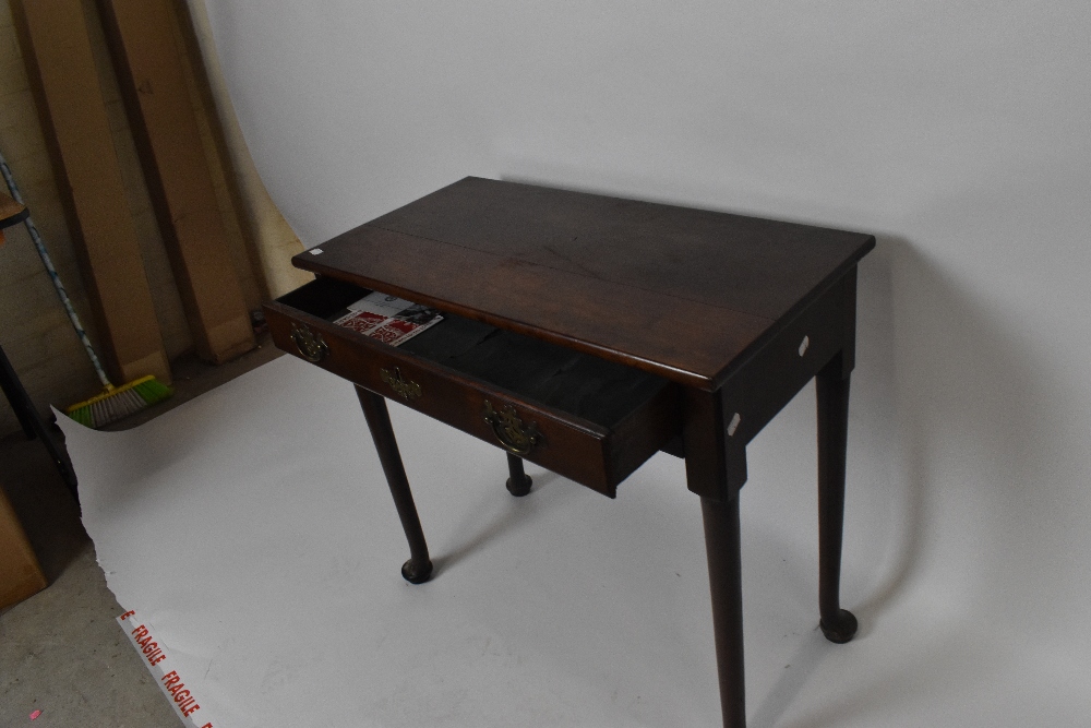 A late 18th century mahogany side table with single drawer on turned column supports terminating - Image 3 of 4