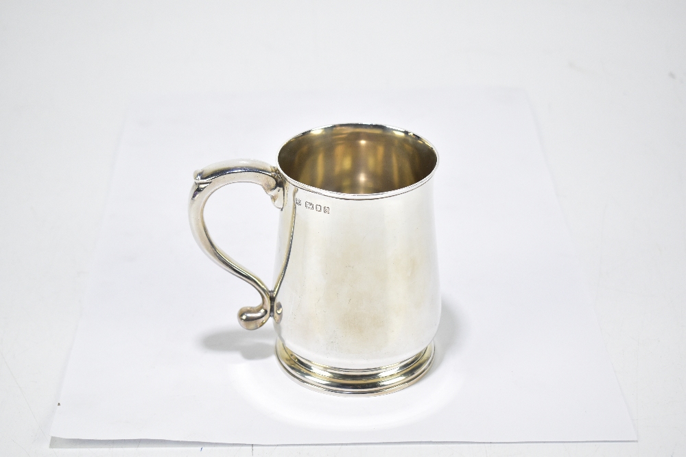 WILLAM COMYNS & SONS LTD; an Elizabeth II hallmarked silver mug of tapering cylindrical form, London - Image 2 of 3