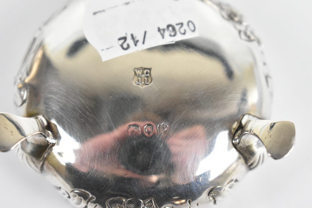 GOLDSMITHS & SILVERSMITHS; a pair of Victorian bun salts, London 1890, 3ozt/94g (2)Additional - Image 2 of 2