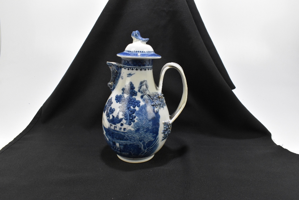 A 18th century Chinese Export blue and white porcelain coffee pot and cover of baluster form - Image 3 of 6