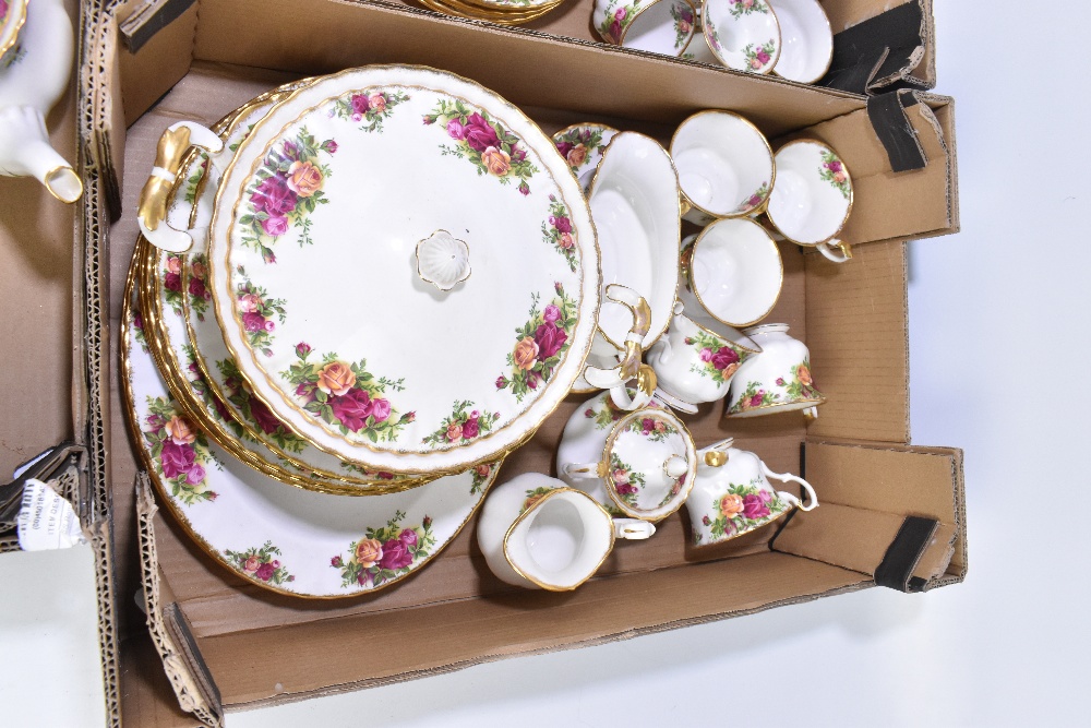 ROYAL ALBERT; a large collection of 'Old Country Roses' dinner and tea wares, comprising large - Image 4 of 4