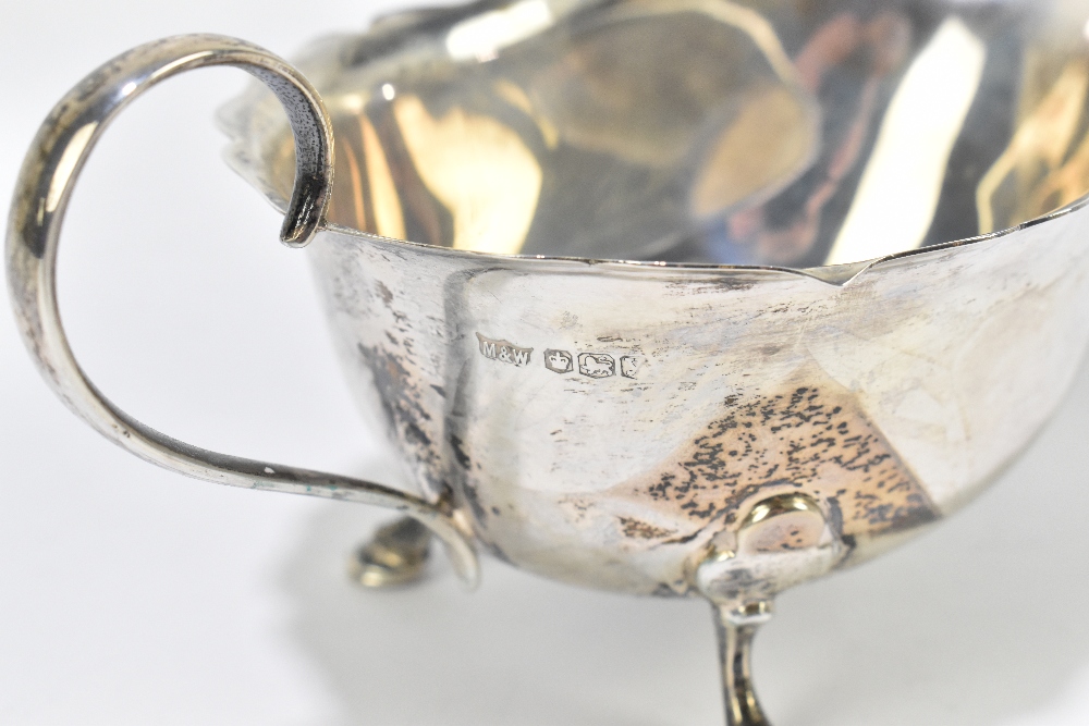 MAPPIN & WEBB; a George VI hallmarked silver sauceboat, Sheffield, 1941, approx weight 3.13ozt/97g. - Image 2 of 3