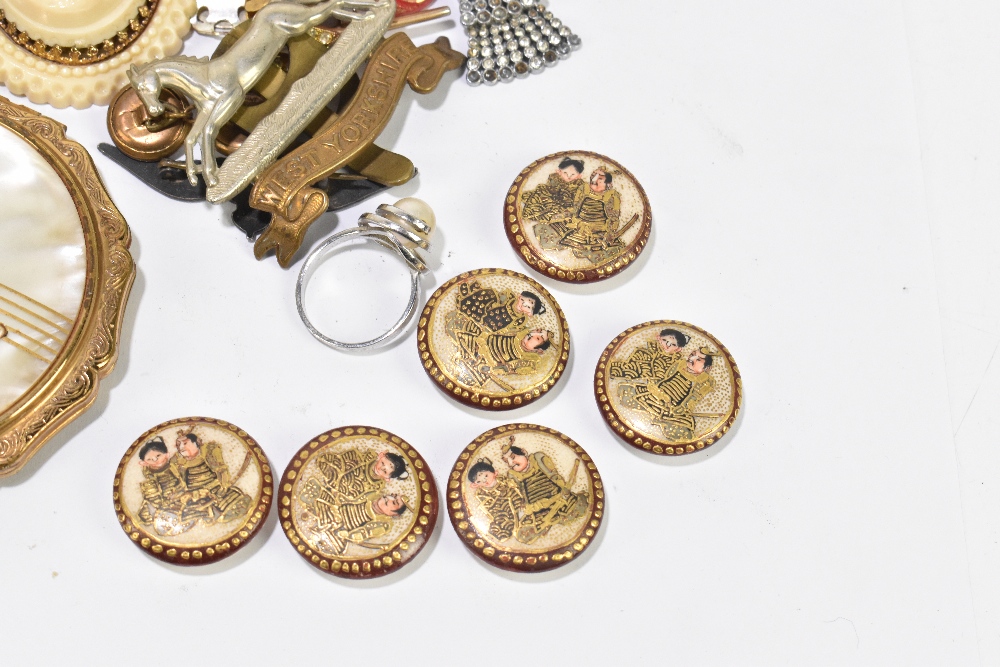 A small quantity of costume jewellery, including a 19th century paste set yellow metal pendant, with - Image 2 of 6