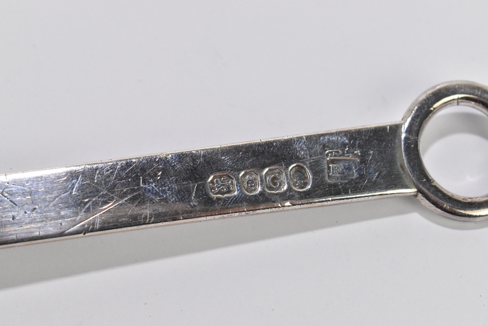 A George III hallmarked silver meat skewer with engraved family crest, London 1802, length 28cm, - Image 3 of 3