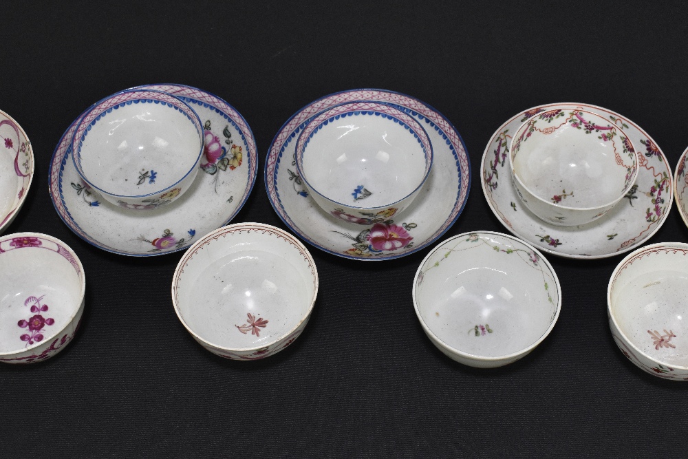 A group of ten 18th/19th century tea bowls, together with five saucers. - Image 3 of 7