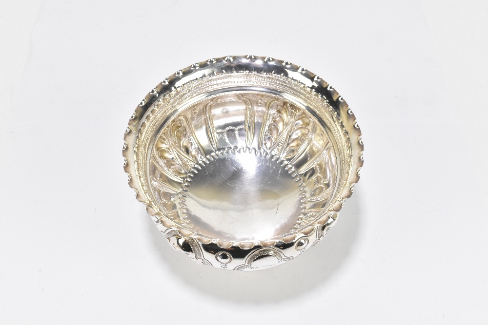 MAPPIN & WEBB; a late Victorian hallmarked silver bowl, with repousse detailing, London, 1900, 8. - Image 3 of 4