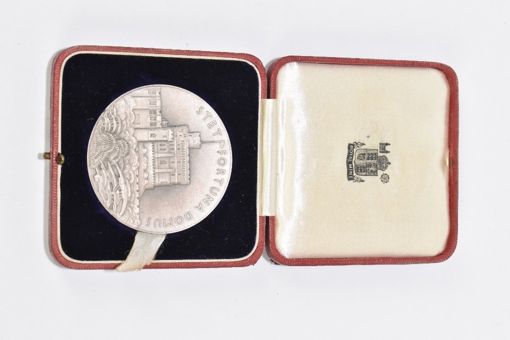 ROYAL MINT; a George V Jubilee silver medal, 1935, in leather case (1) - Image 2 of 2