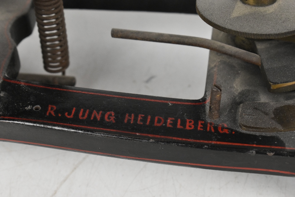 JUNG HEIDELBERG; a cast iron and brass microtome, with sprung mechanism and turned wood handle, - Image 4 of 5