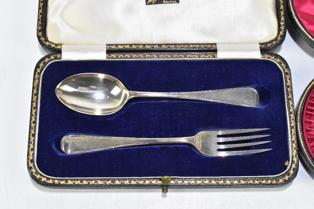 A set of six late Victorian hallmarked silver tea spoons and matching sugar tongs, with floral - Image 5 of 6