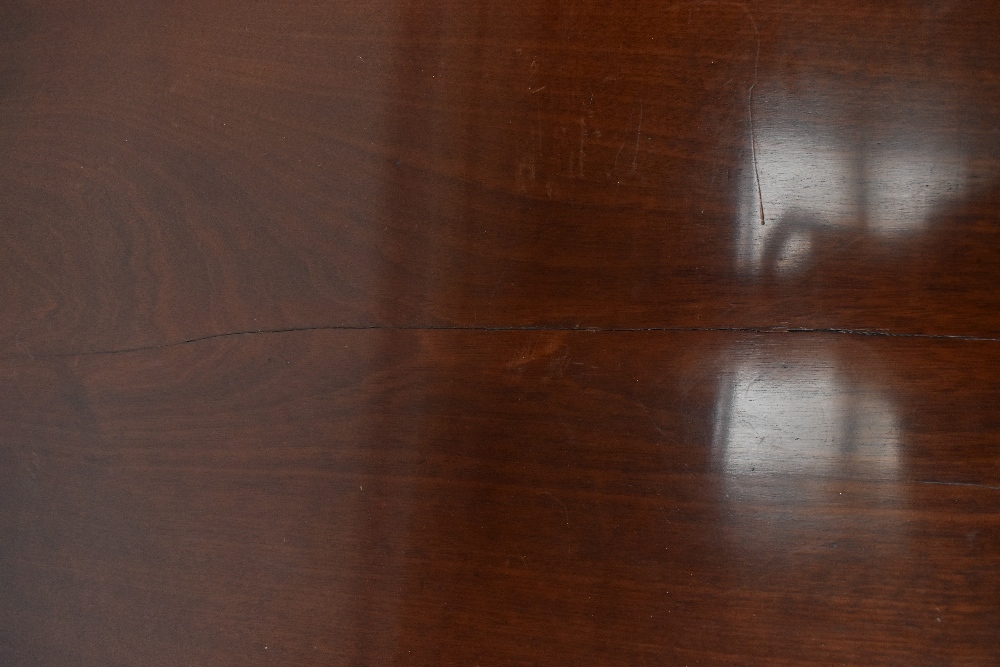 An 18th century Irish mahogany silver table, the rectangular top with moulded raised border above - Image 7 of 8