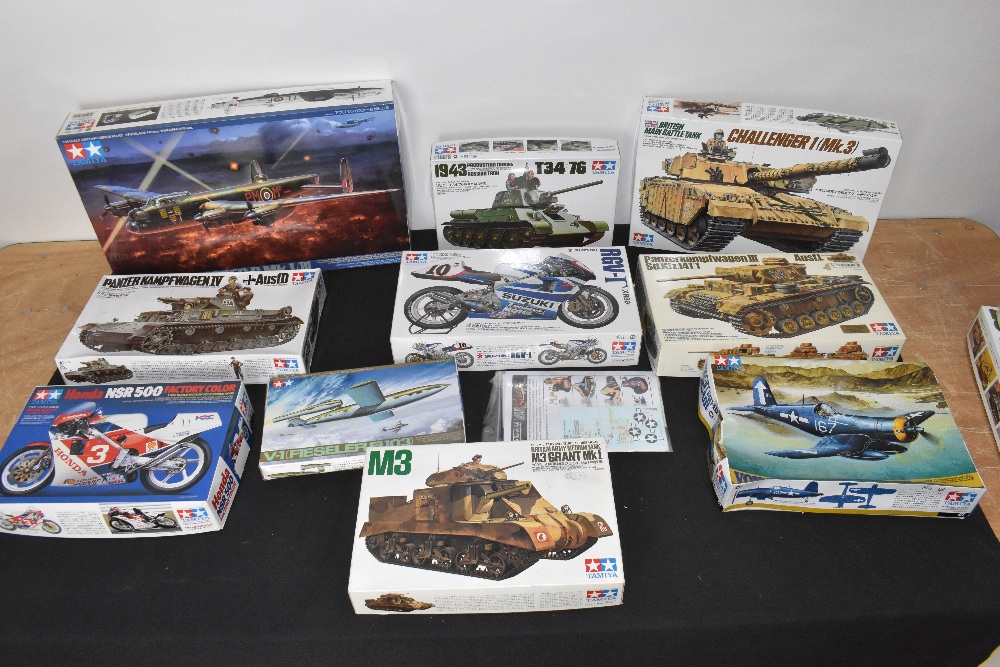 TAMIYA; a large collection of boxed model kits including Lotus 25, Mitsubishi A6M20 Fighter, Porsche - Image 4 of 5