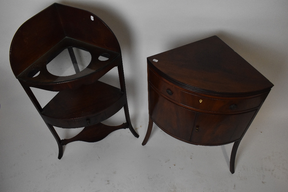 A George III mahogany corner washstand with three inserts to the top above a single drawer on - Image 2 of 2