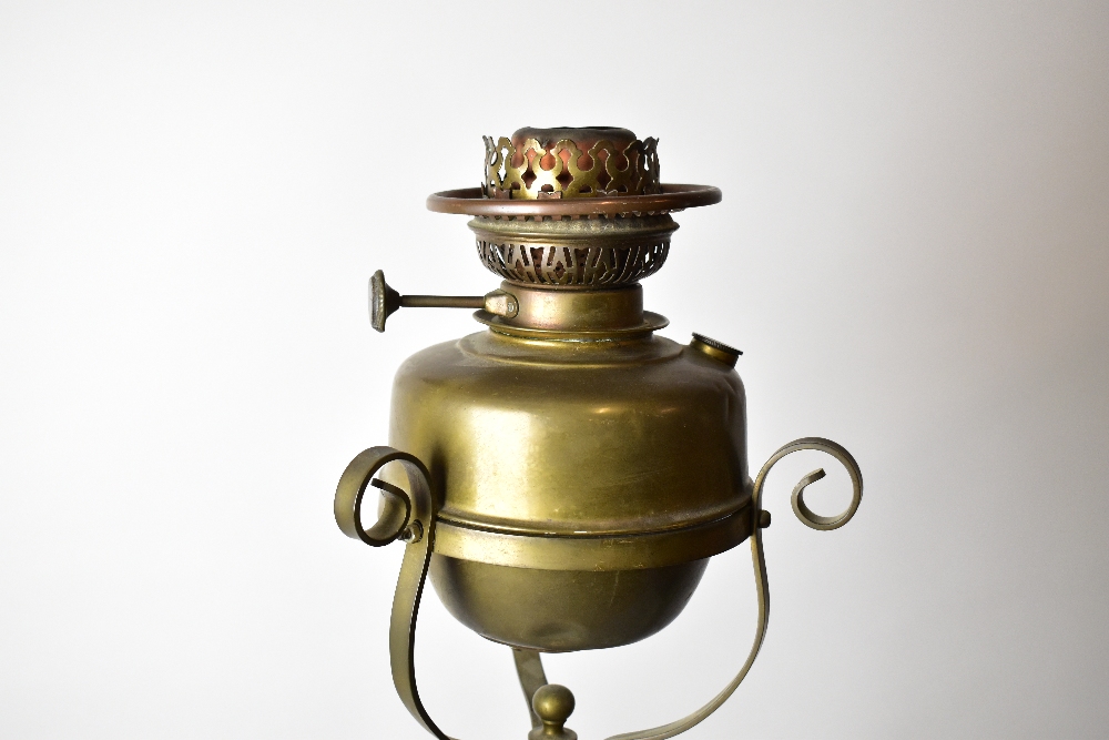 A late 19th century brass adjustable telescopic standard oil lamp. - Image 2 of 3