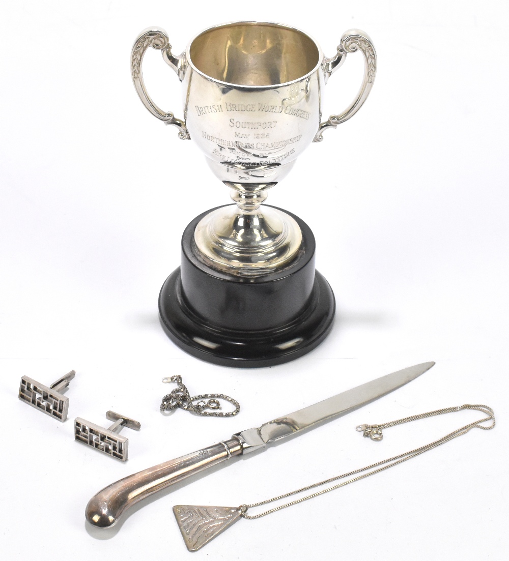 MAPPIN & WEBB; a George V hallmarked silver twin handled trophy cup with engraved presentation '