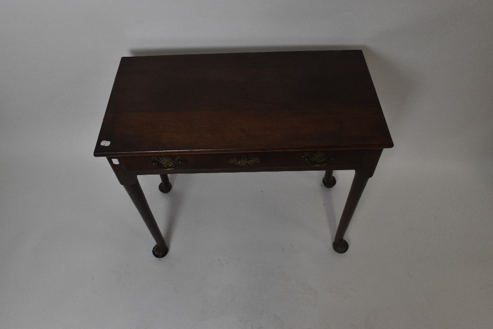 A late 18th century mahogany side table with single drawer on turned column supports terminating - Image 2 of 4