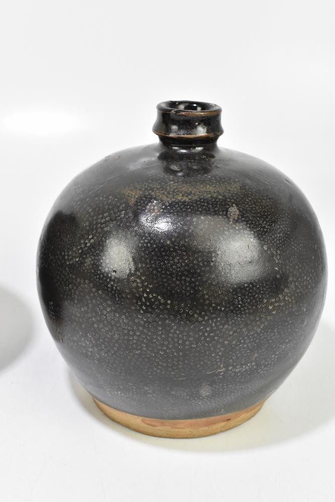 A Chinese Song Dynasty (960 - 1279 AD) brown glazed floral painted vase, height 21cm, a Song Dynasty - Image 4 of 5