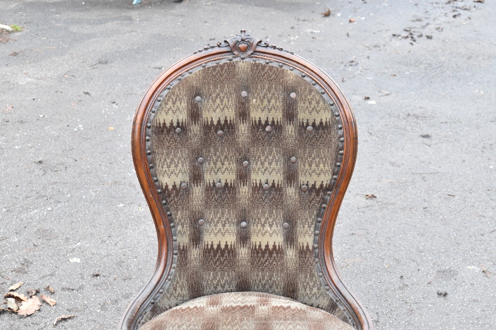 A late Victorian carved walnut spoon back nursing chair on turned column supports. - Image 2 of 3