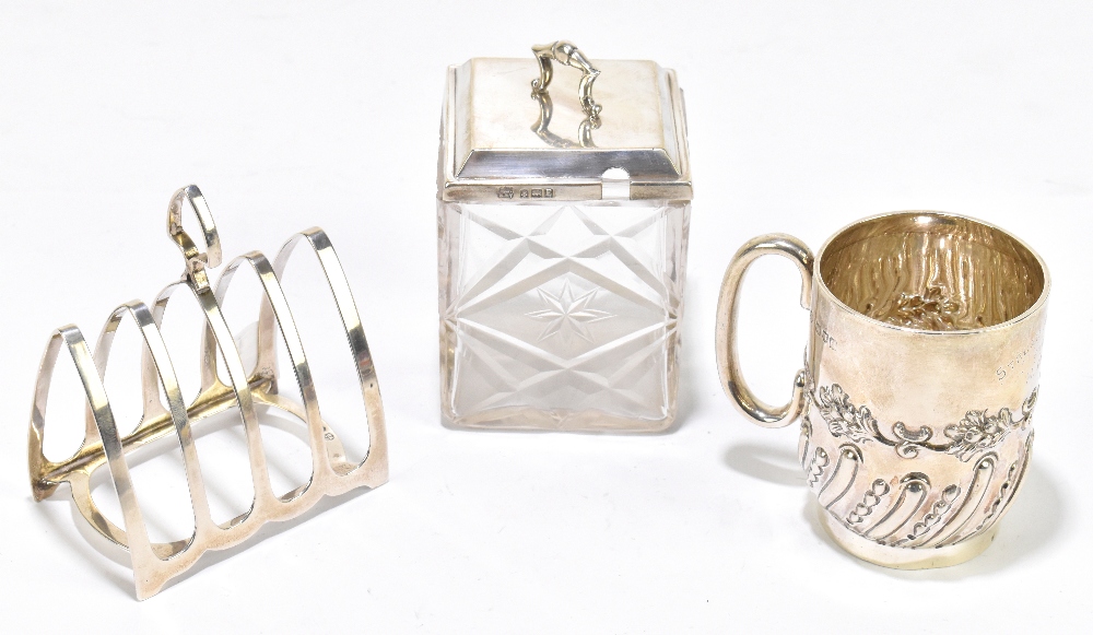 A late Victorian hallmarked silver christening mug with engraved inscription, London 1900, height