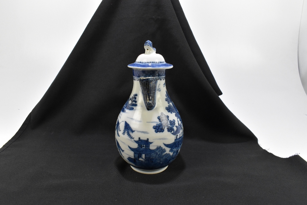 A 18th century Chinese Export blue and white porcelain coffee pot and cover of baluster form - Image 2 of 6