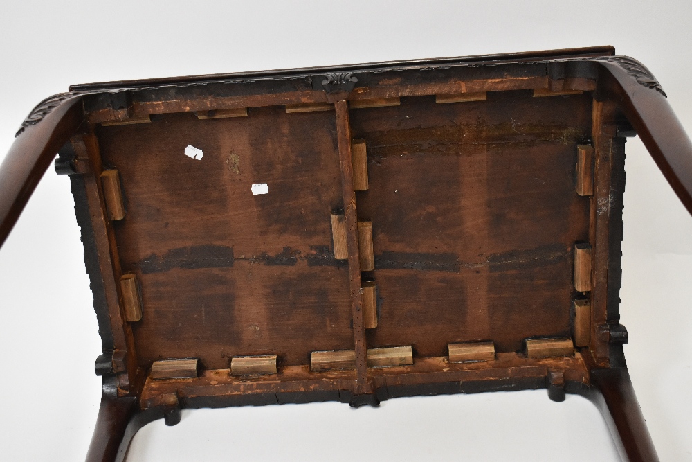 An 18th century Irish mahogany silver table, the rectangular top with moulded raised border above - Image 8 of 8