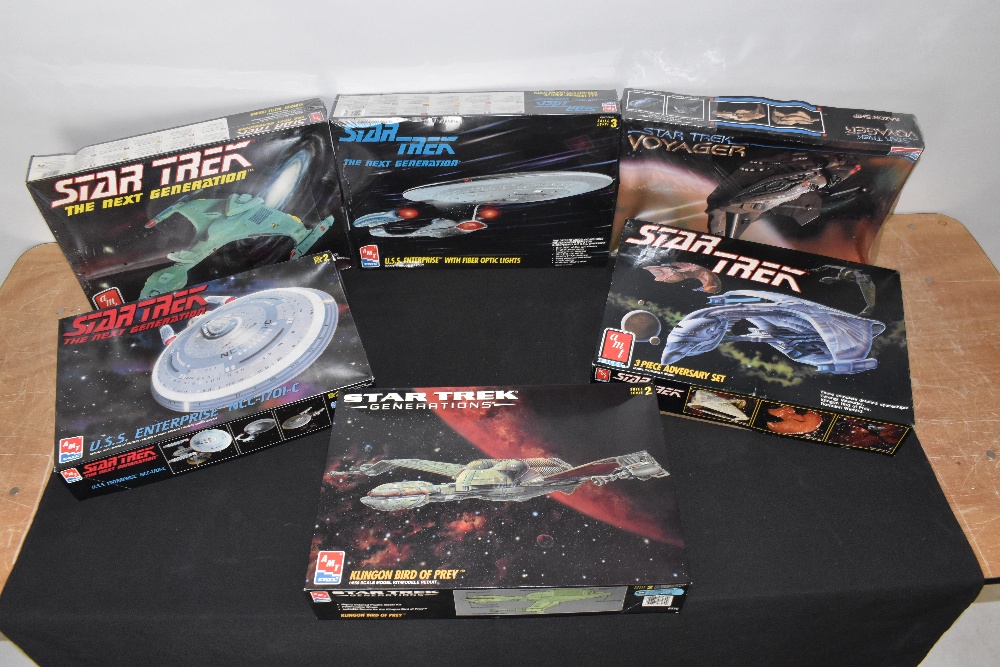 AMT; nine boxed Star Trek model kits including USS Enterprise, Kazon ship, USS Defiance, Kingdom - Bild 2 aus 4