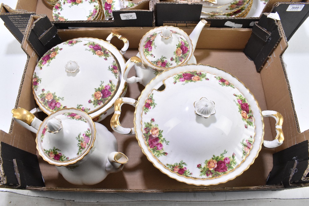 ROYAL ALBERT; a large collection of 'Old Country Roses' dinner and tea wares, comprising large - Image 2 of 4