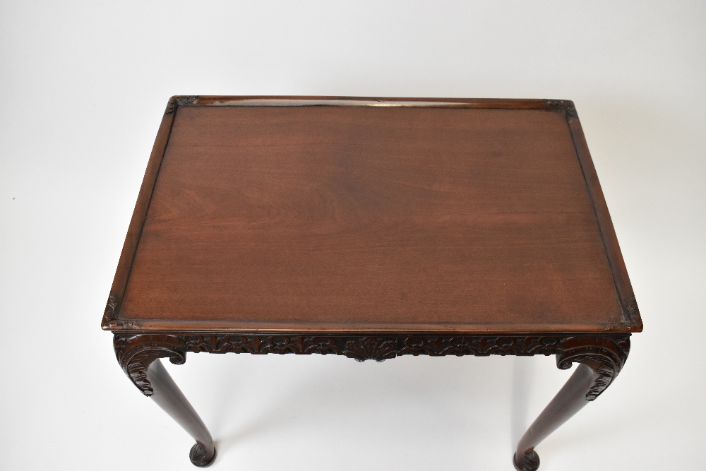 An 18th century Irish mahogany silver table, the rectangular top with moulded raised border above - Image 2 of 8