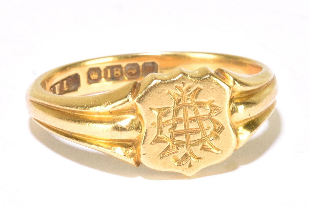 An 18ct yellow gold signet ring engraved with the initials 'AB' to the shield shaped platform,