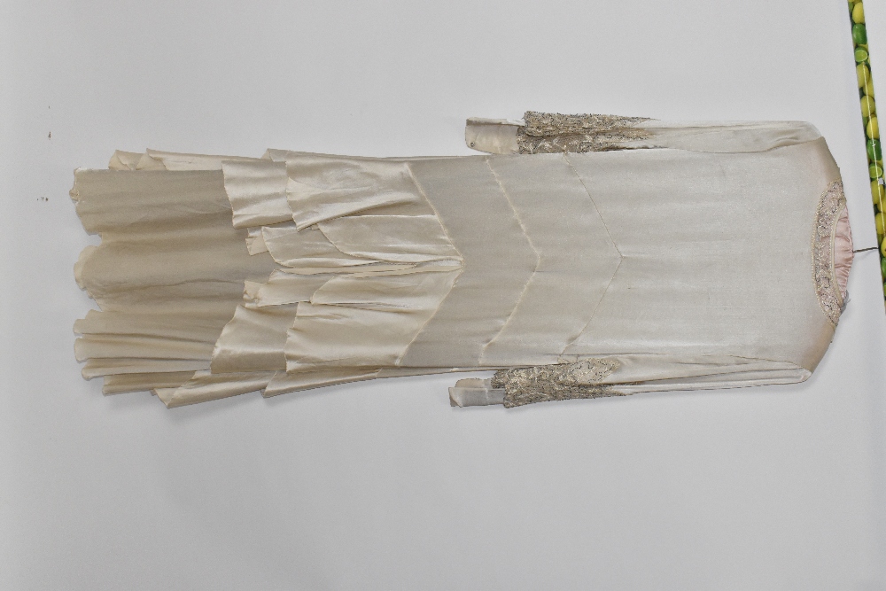 A 1920s handmade cream silk and lace beaded wedding dress decorated with sequins and beads, - Image 4 of 4