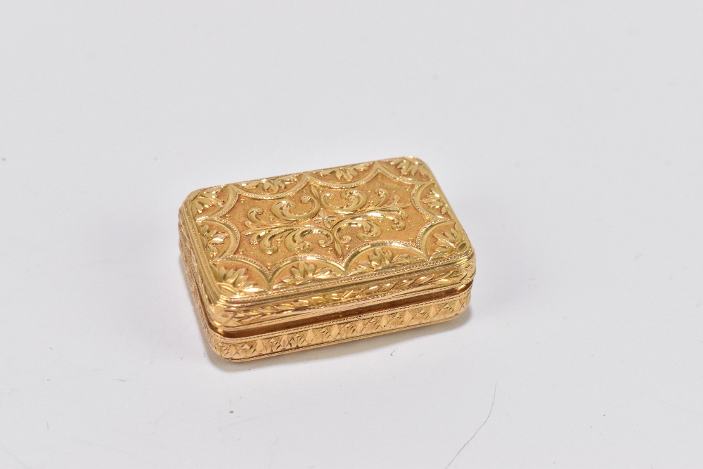 A late 18th/early 19th century yellow metal vinaigrette of rounded rectangular form, decorated - Image 2 of 4